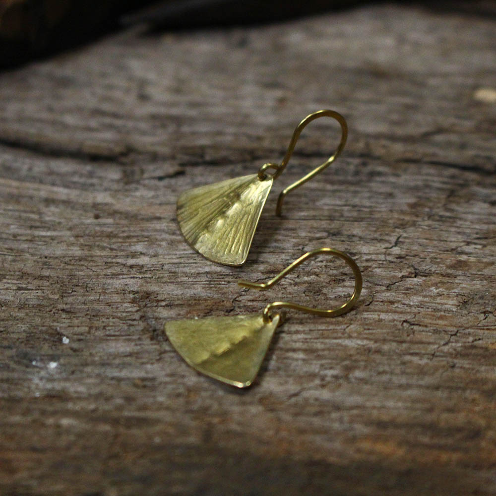 Boucles d'oreilles Coquillage, fabriquée par les métalleuses en fusion.1