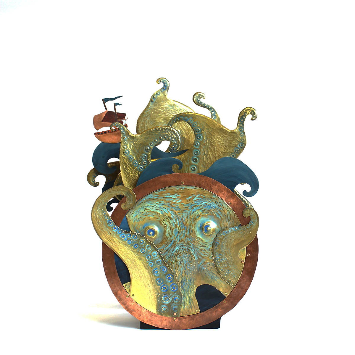 L'octopus géant, sculpture animée, fabriquée par les métalleuses en fusion. L'octopus géant, sculpture animée en métal, fabriquée par les métalleuses en fusion.