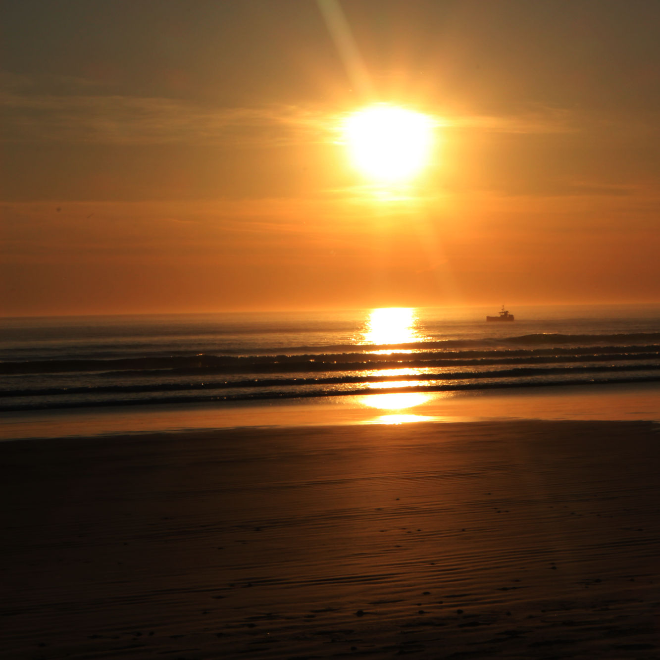 La plage en Finistère photographiée par les métalleuses en fusion.